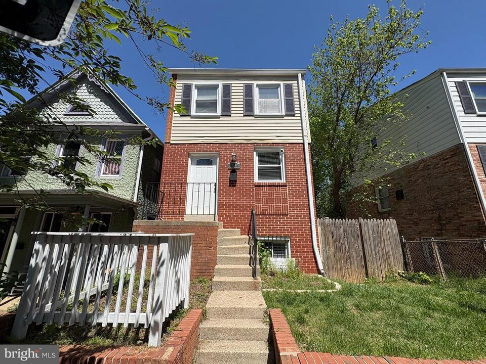 1344 Valley Pl SE in Washington, DC - Building Photo