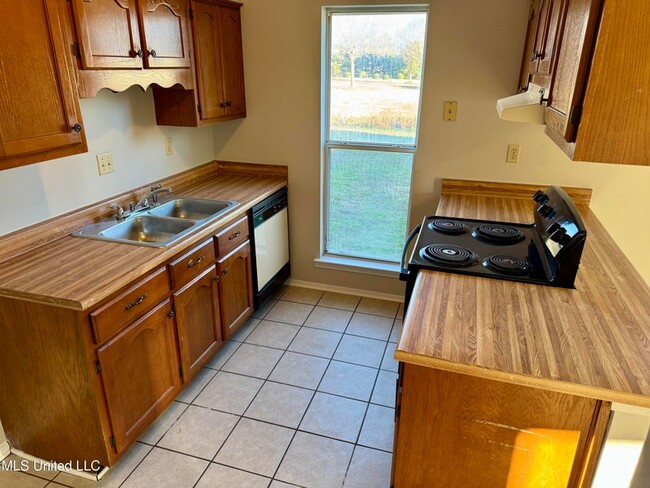 6050 Somerset Dr in Horn Lake, MS - Building Photo - Building Photo