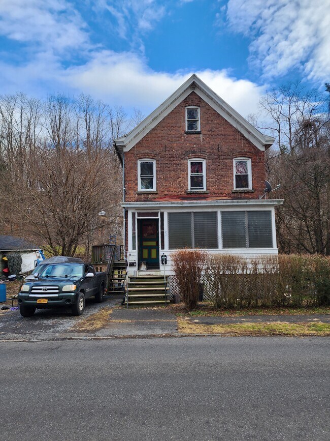 92 3rd Ave Rentals in Kingston, NY