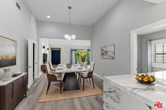 1112 S Highland Ave in Los Angeles, CA - Building Photo - Building Photo