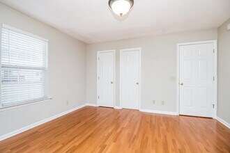 300 Stafford Ct in Smyrna, TN - Foto de edificio - Building Photo