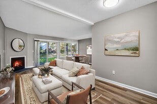 Eagle Rock Apartments at Mohegan Lake in Mohegan Lake, NY - Building Photo