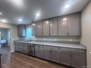 21104 Inkster Rd in Southfield, MI - Building Photo - Building Photo