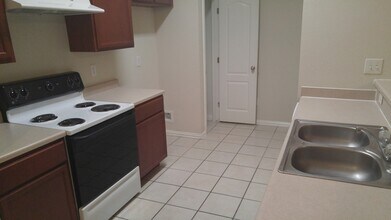 5540-5600 Homestead Rd in Arlington, TX - Foto de edificio - Building Photo