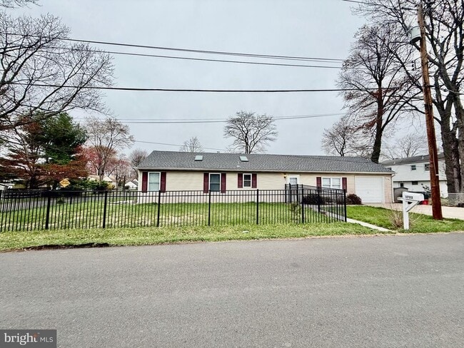 1722 Oak Rd in Trevose, PA - Building Photo - Building Photo