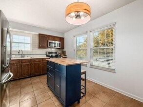 8346 Seabright Dr in Powell, OH - Building Photo - Building Photo