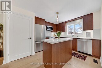 100 Brimwood Blvd in Toronto, ON - Building Photo - Building Photo