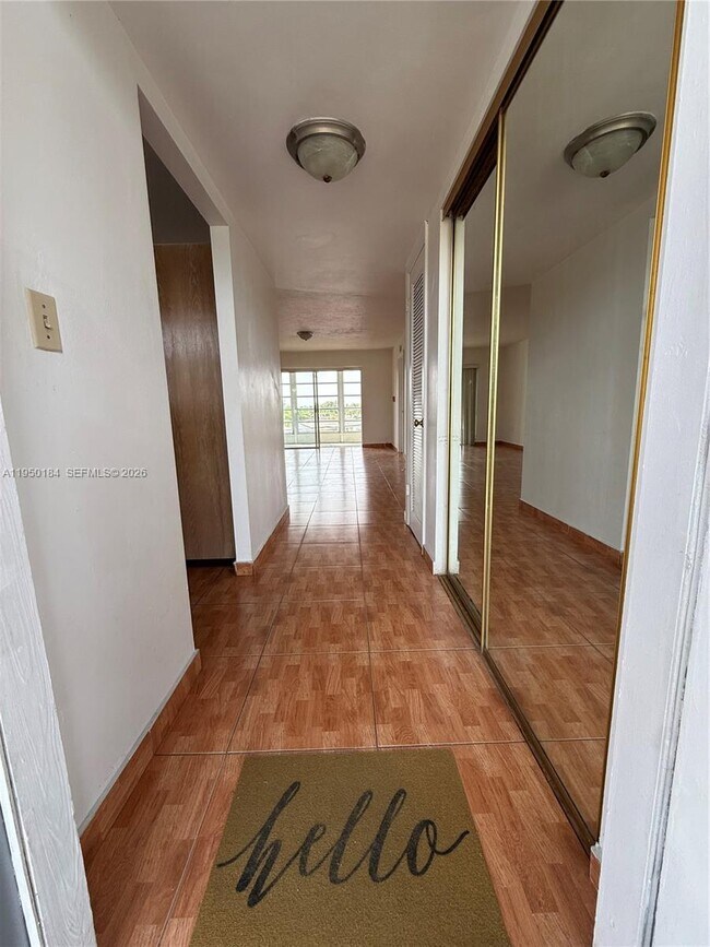 8135 Sunrise Lakes Blvd in Sunrise, FL - Building Photo - Building Photo