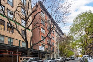 327 W 83rd St in New York, NY - Building Photo
