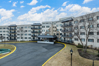 Forest Villa Condominiums in Countryside, IL - Building Photo - Primary Photo