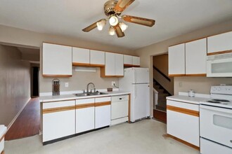 2353 Mailand Ct E in Maplewood, MN - Building Photo - Building Photo