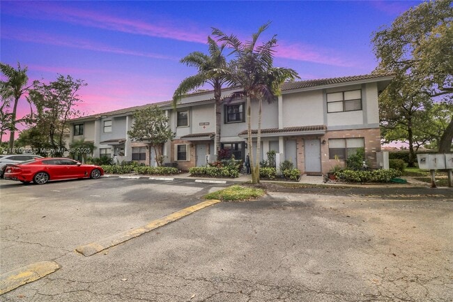 9891 Riverside Dr in Coral Springs, FL - Building Photo - Building Photo