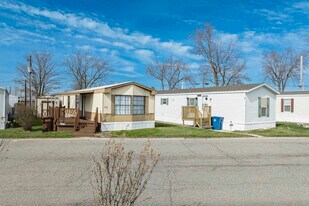 Edgewood Estates in Fort Wayne, IN - Building Photo