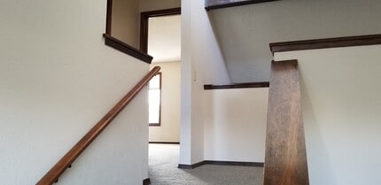 440 NE C St, Unit Apt c in College Place, WA - Building Photo - Building Photo