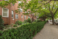 100 Avenue P in Brooklyn, NY - Foto de edificio - Building Photo