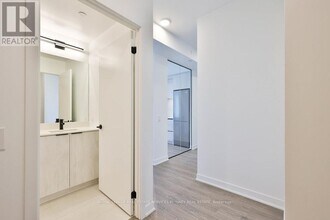 2495 Eglinton Ave W in Mississauga, ON - Building Photo - Building Photo