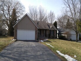 106 James Cir SE in Poplar Grove, IL - Building Photo