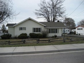 South Mobile Village in Klamath Falls, OR - Building Photo - Building Photo