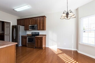 8732 Hazelcroft Ln in Charlotte, NC - Foto de edificio - Building Photo