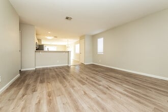 7933 Odysseus Ave, Unit 4 in Las Vegas, NV - Foto de edificio - Building Photo