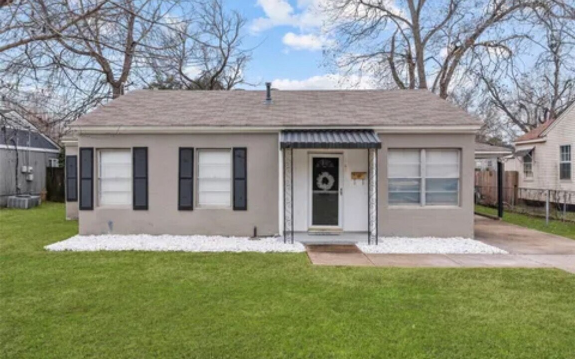 145 E Ratcliff St in Shreveport, LA - Building Photo