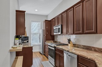 2303 N Calvert St in Baltimore, MD - Foto de edificio - Building Photo