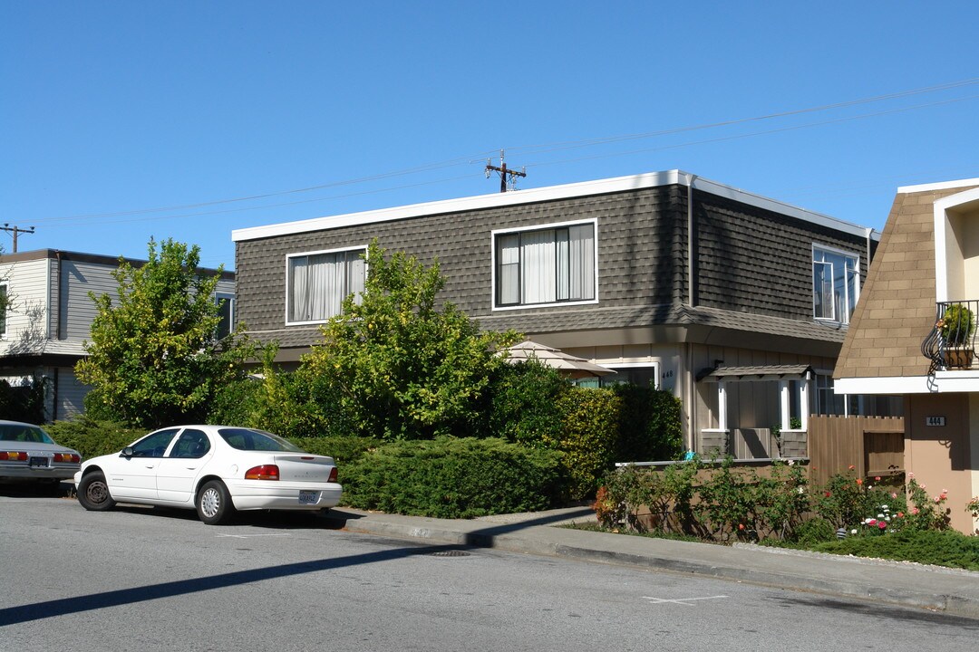 448 Richmond Dr in Millbrae, CA - Foto de edificio