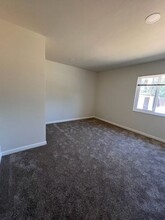 904 E Myrtle Ave in Visalia, CA - Building Photo - Building Photo