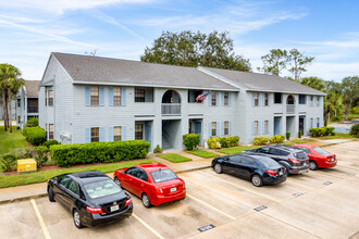 Village Square in Titusville, FL - Foto de edificio - Building Photo