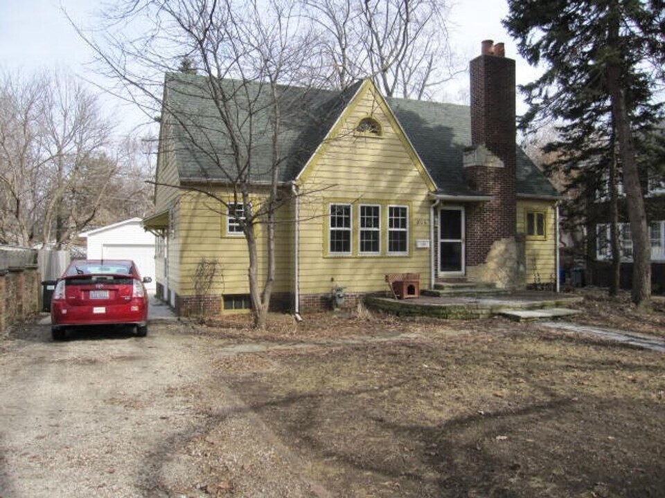 806 S Lynn St in Champaign, IL - Building Photo