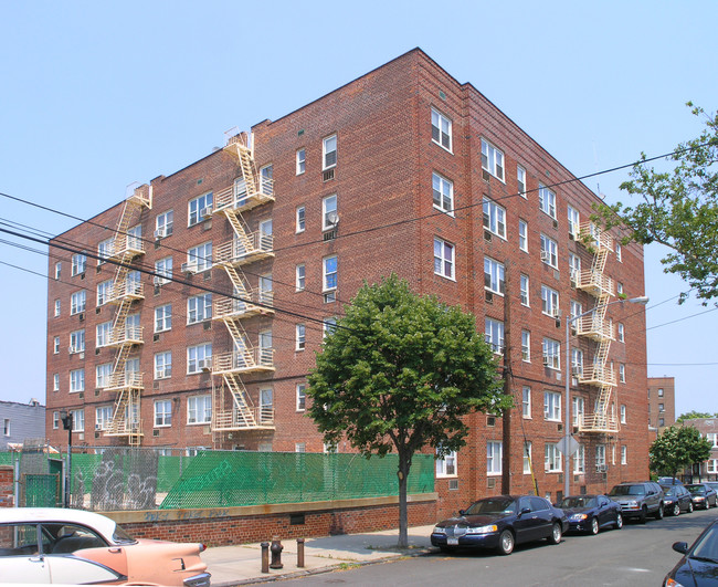 2025 Continental Ave in Bronx, NY - Building Photo - Building Photo