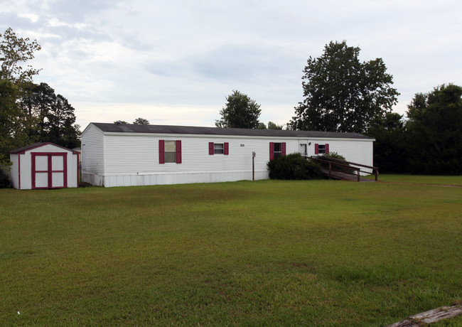 Mill Creek MHC in Sneads Ferry, NC - Building Photo - Building Photo