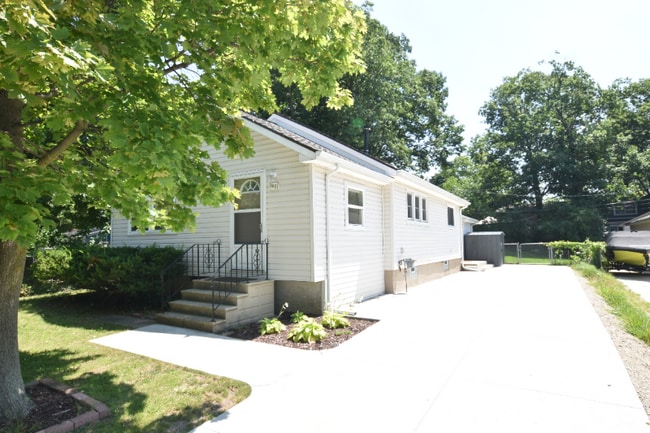 3891 Lawley Ave