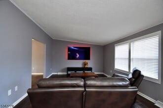 38 Notch Rd in Jefferson, NJ - Foto de edificio - Building Photo