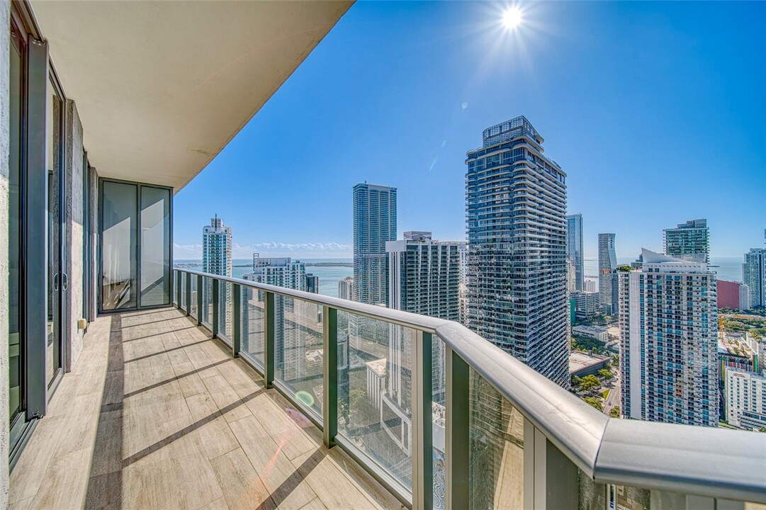 45 SW 9th St, Unit 4504 in Miami, FL - Building Photo