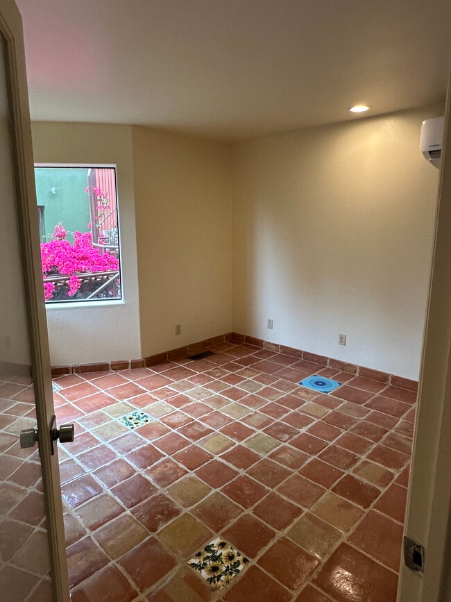 property at 1907 Tunnel Rd