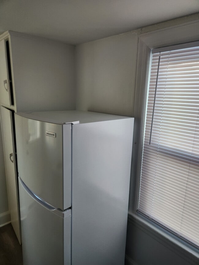 189 Thames St, Unit 1 in Groton, CT - Building Photo - Building Photo