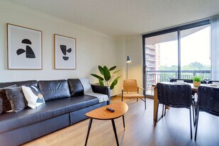 801 15th St S in Arlington, VA - Building Photo