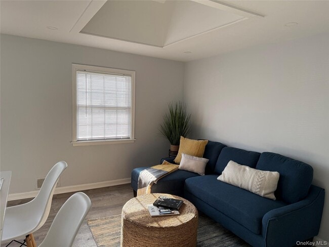 1 E Main St in Huntington, NY - Building Photo - Building Photo