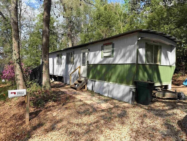 1923 Sika Deer Dr in Tallahassee, FL - Building Photo - Building Photo