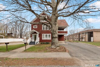 105 Howe Ave in Shelton, CT - Building Photo - Building Photo