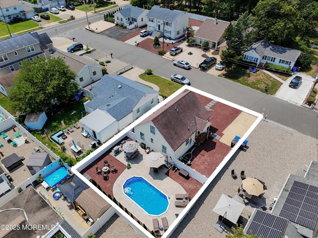 7 Pine Crest Dr in Toms River, NJ - Building Photo - Building Photo