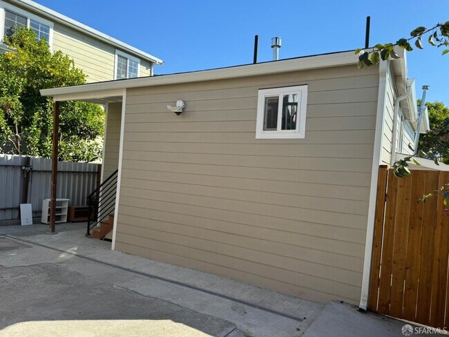 2524 25th Ave in Oakland, CA - Building Photo - Building Photo