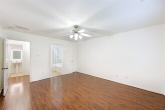 11 E Sage Creek Pl in Spring, TX - Building Photo - Building Photo