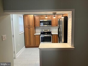 2059 E Ontario St in Philadelphia, PA - Building Photo - Building Photo