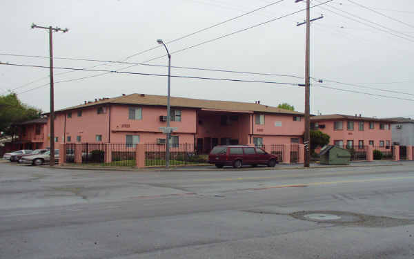 Esther Apartments in Sacramento, CA - Building Photo - Building Photo