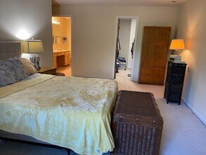 129 Acacia Cir, Unit 102 in Indian Head Park, IL - Building Photo - Building Photo