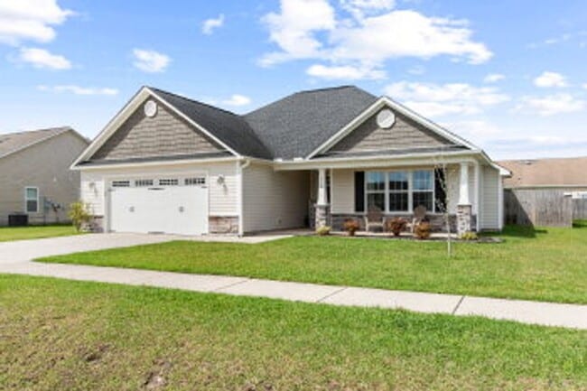 318 Aquamarine Cir in Jacksonville, NC - Building Photo - Building Photo