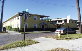 Palm Court Apartments in St. Petersburg, FL - Building Photo