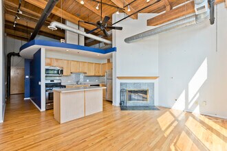 2210 W Wabansia Ave in Chicago, IL - Building Photo - Building Photo